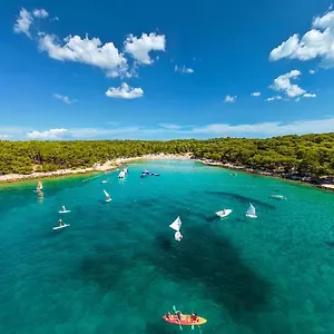 https://pine-beach-pakostane.hotelinzadar.com